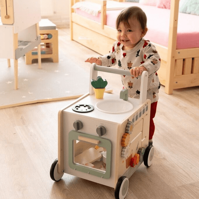 2Kids Toys Дървена играчка за прохождане Монтесори, с кухня